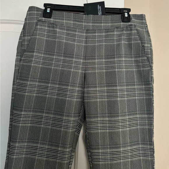 Brand new “Simply Vera “Vera Wang capri bottoms for women.Size-M,color-gray.🤍 - Picture 3 of 7